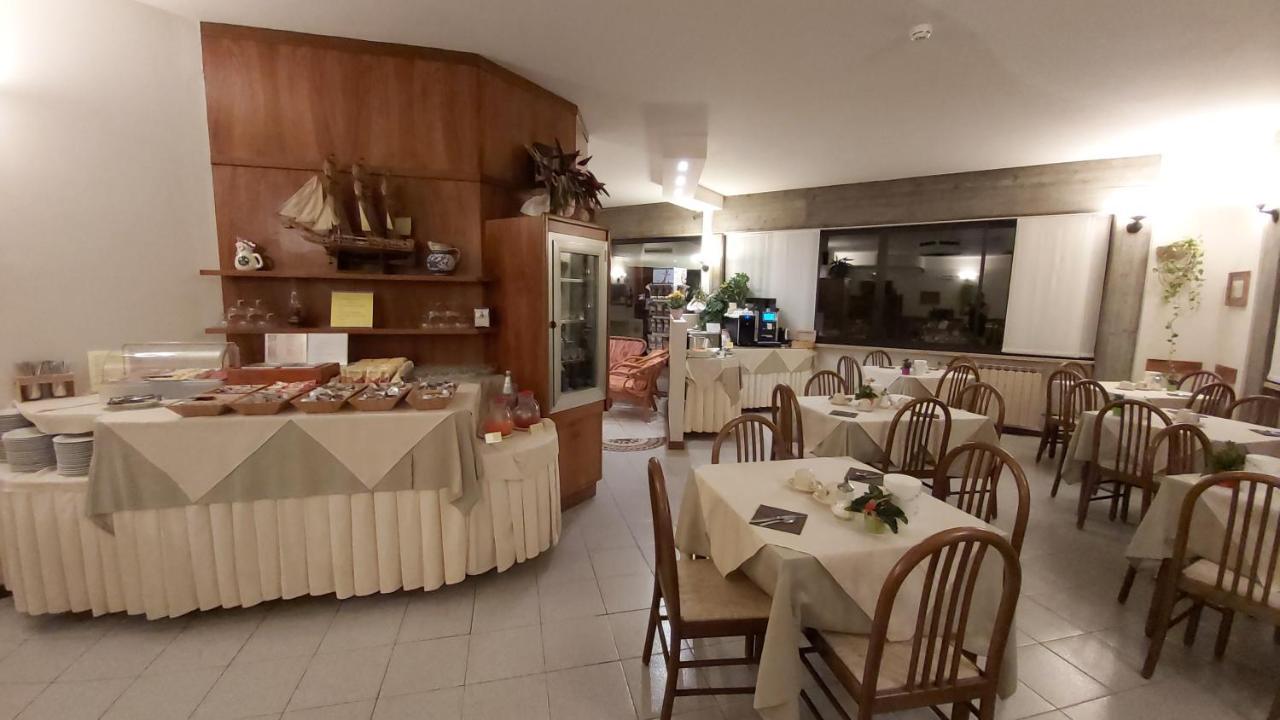 Albergo Al Cacciatore Desenzano del Garda Exterior photo