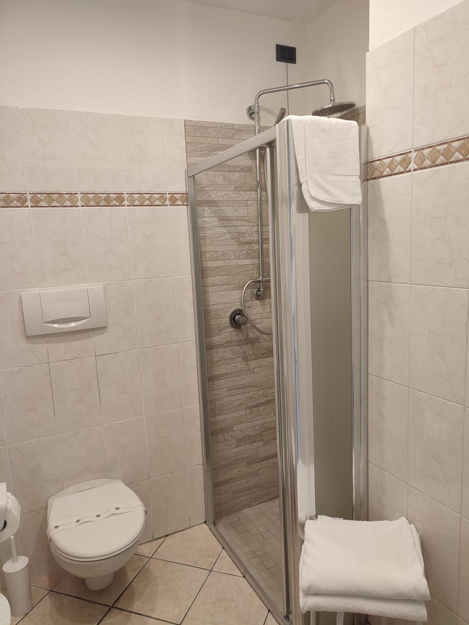 Albergo Al Cacciatore Desenzano del Garda Exterior photo