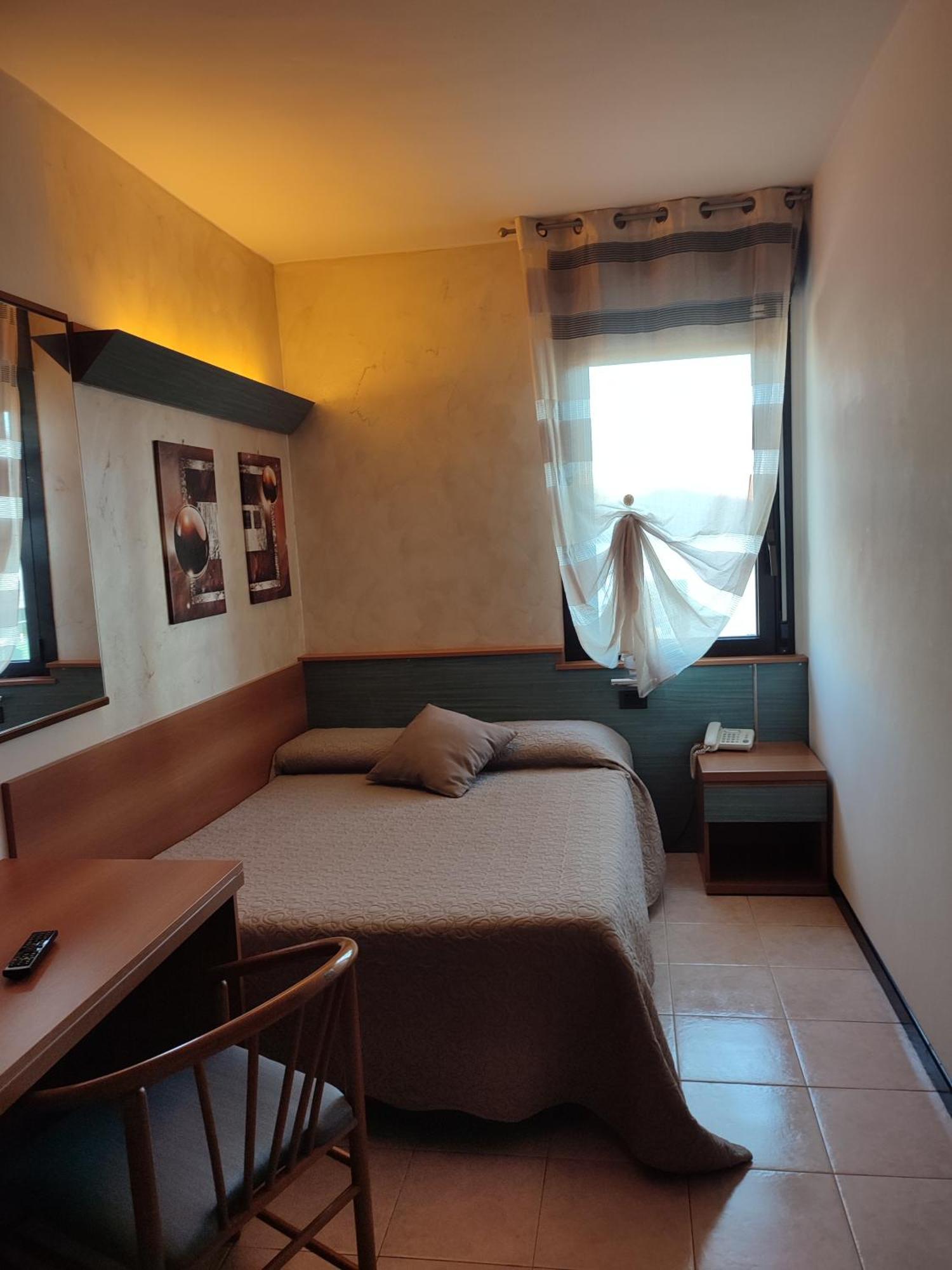 Albergo Al Cacciatore Desenzano del Garda Exterior photo