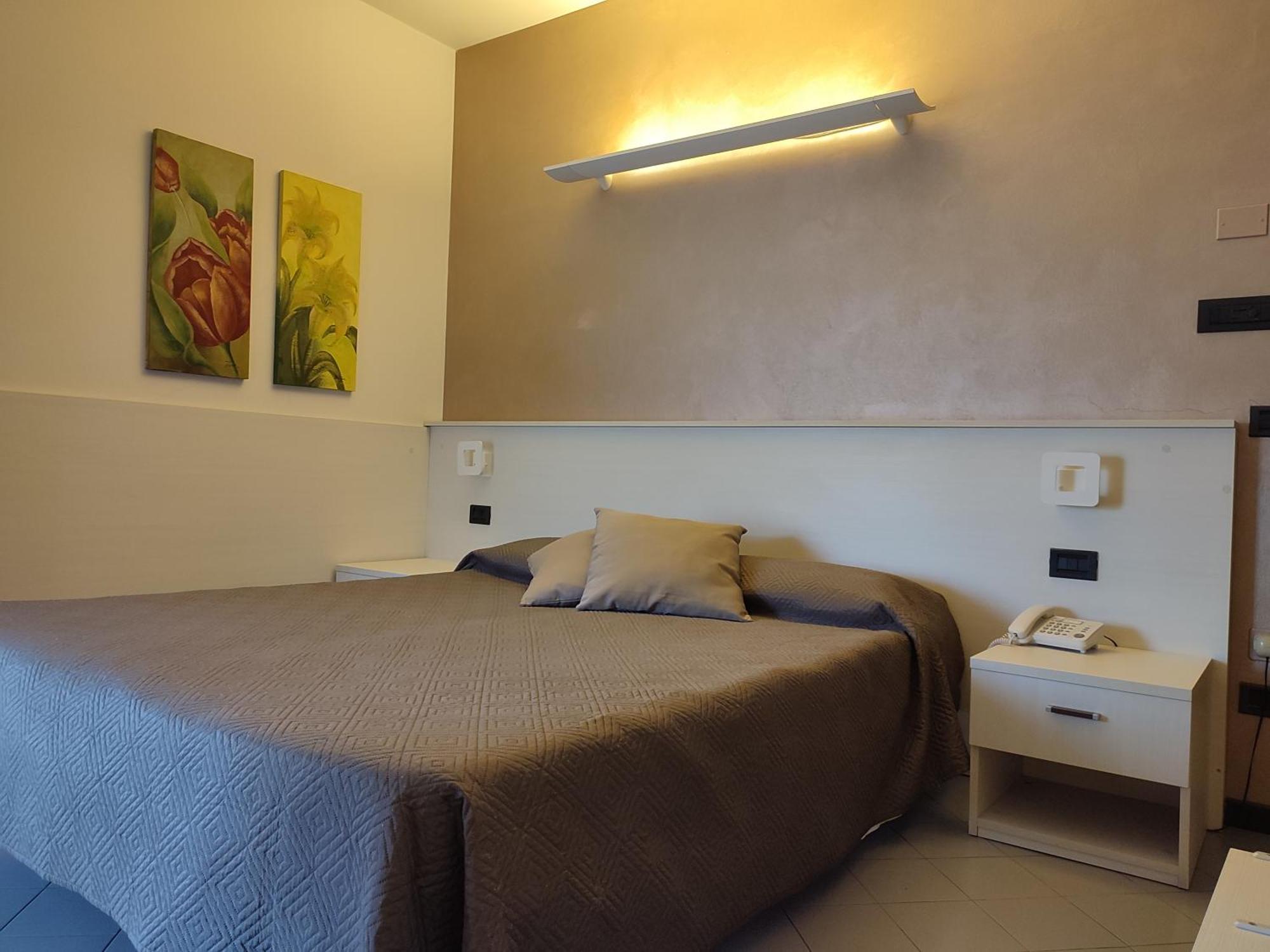 Albergo Al Cacciatore Desenzano del Garda Exterior photo