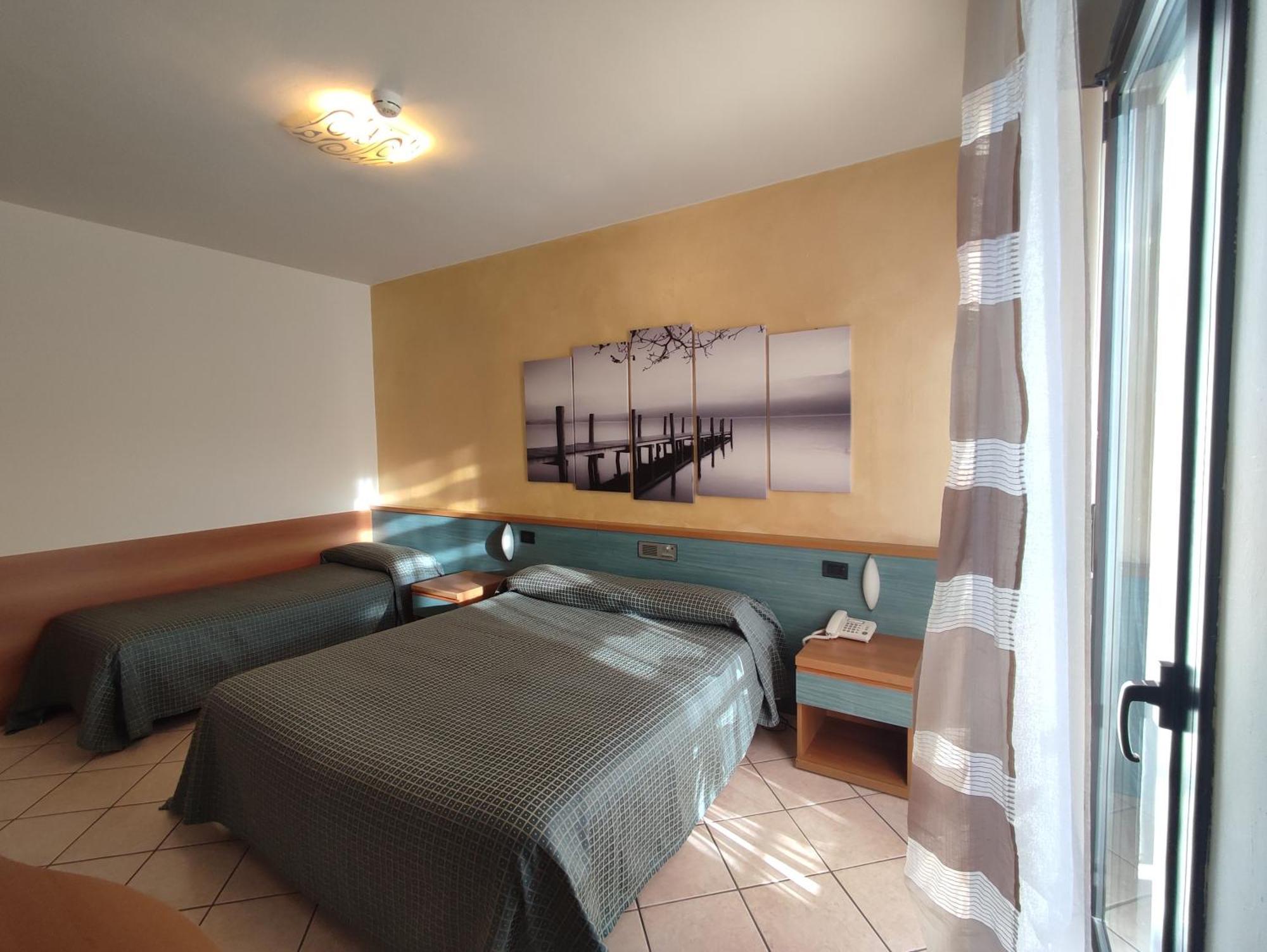 Albergo Al Cacciatore Desenzano del Garda Exterior photo