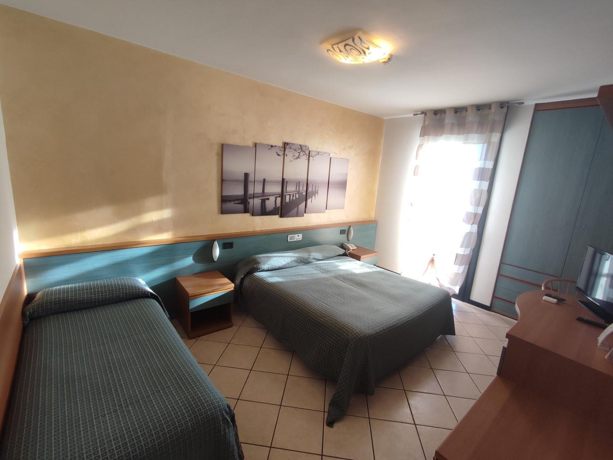 Albergo Al Cacciatore Desenzano del Garda Exterior photo