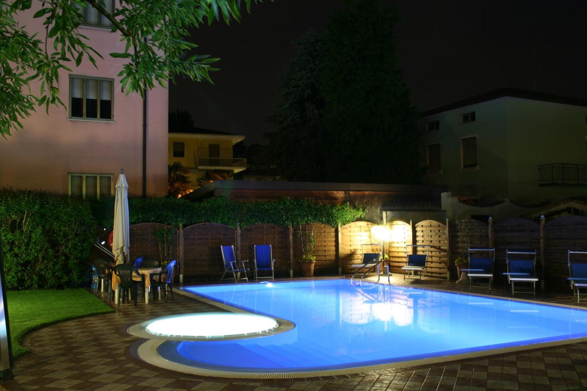 Albergo Al Cacciatore Desenzano del Garda Exterior photo