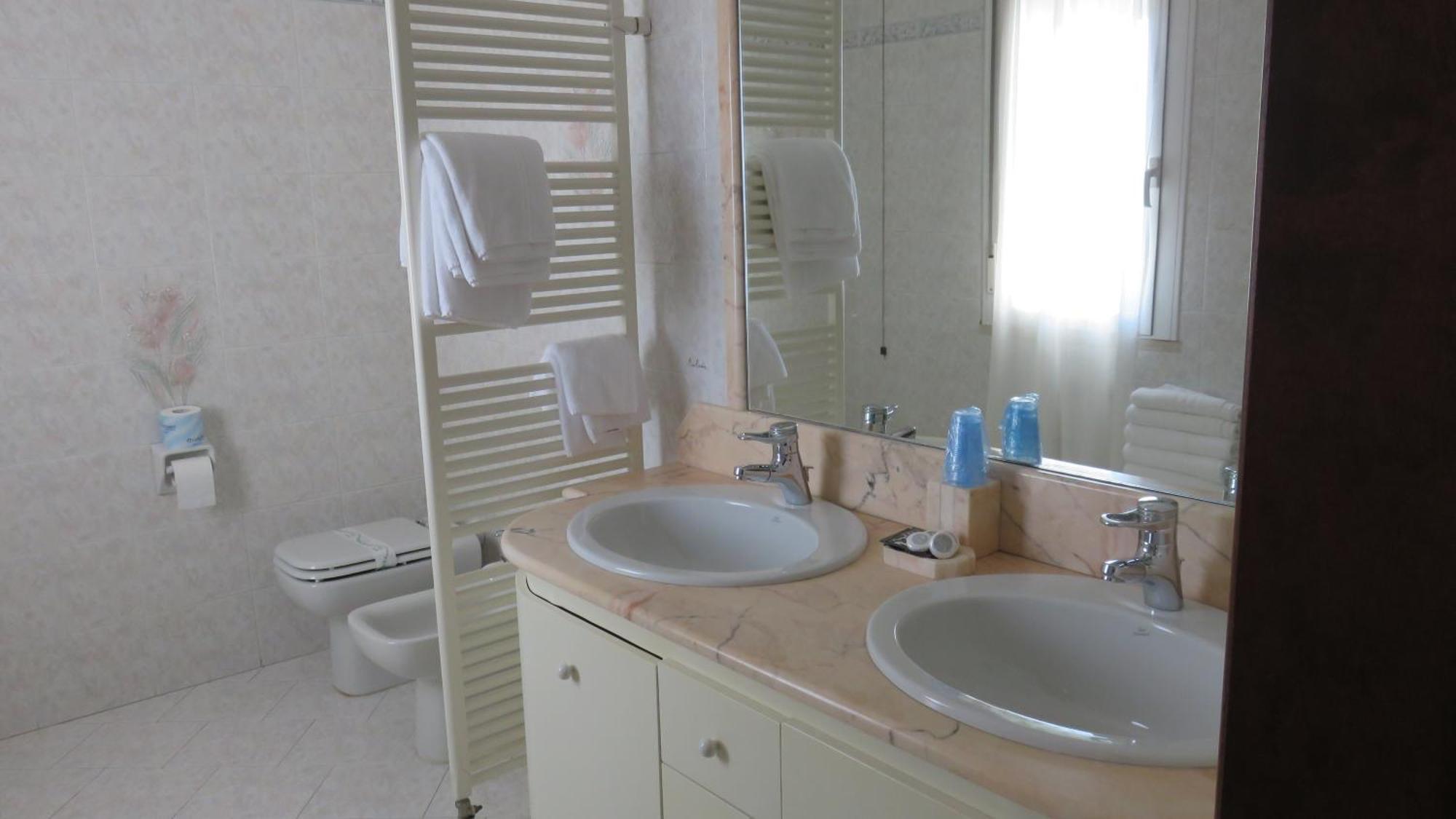 Albergo Al Cacciatore Desenzano del Garda Exterior photo
