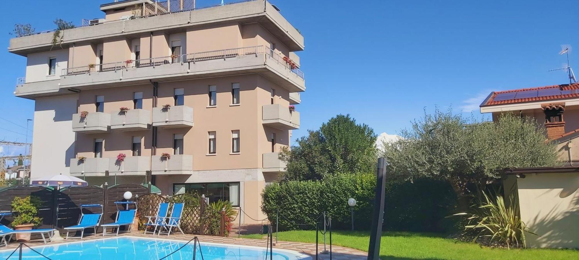 Albergo Al Cacciatore Desenzano del Garda Exterior photo