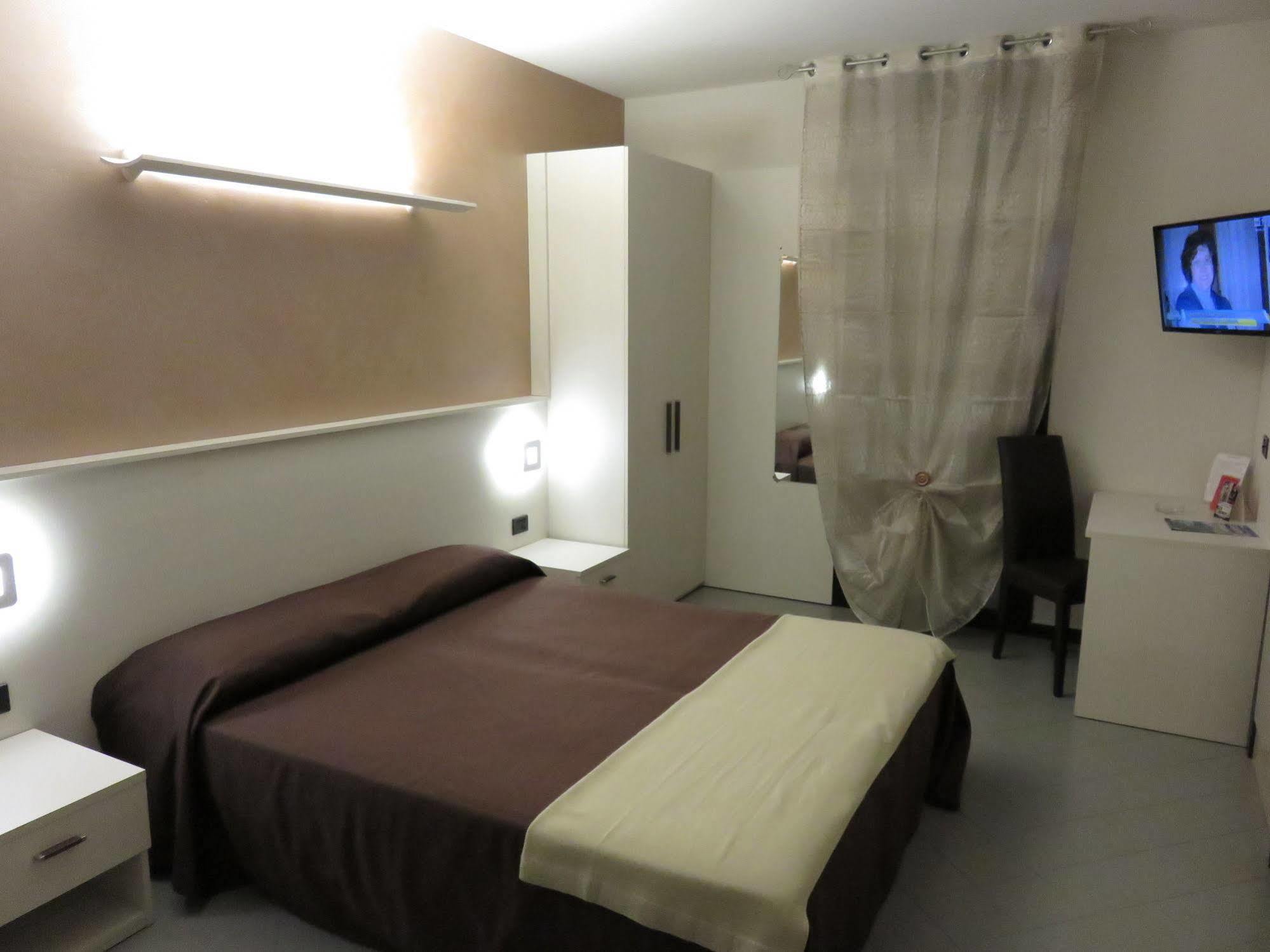 Albergo Al Cacciatore Desenzano del Garda Exterior photo