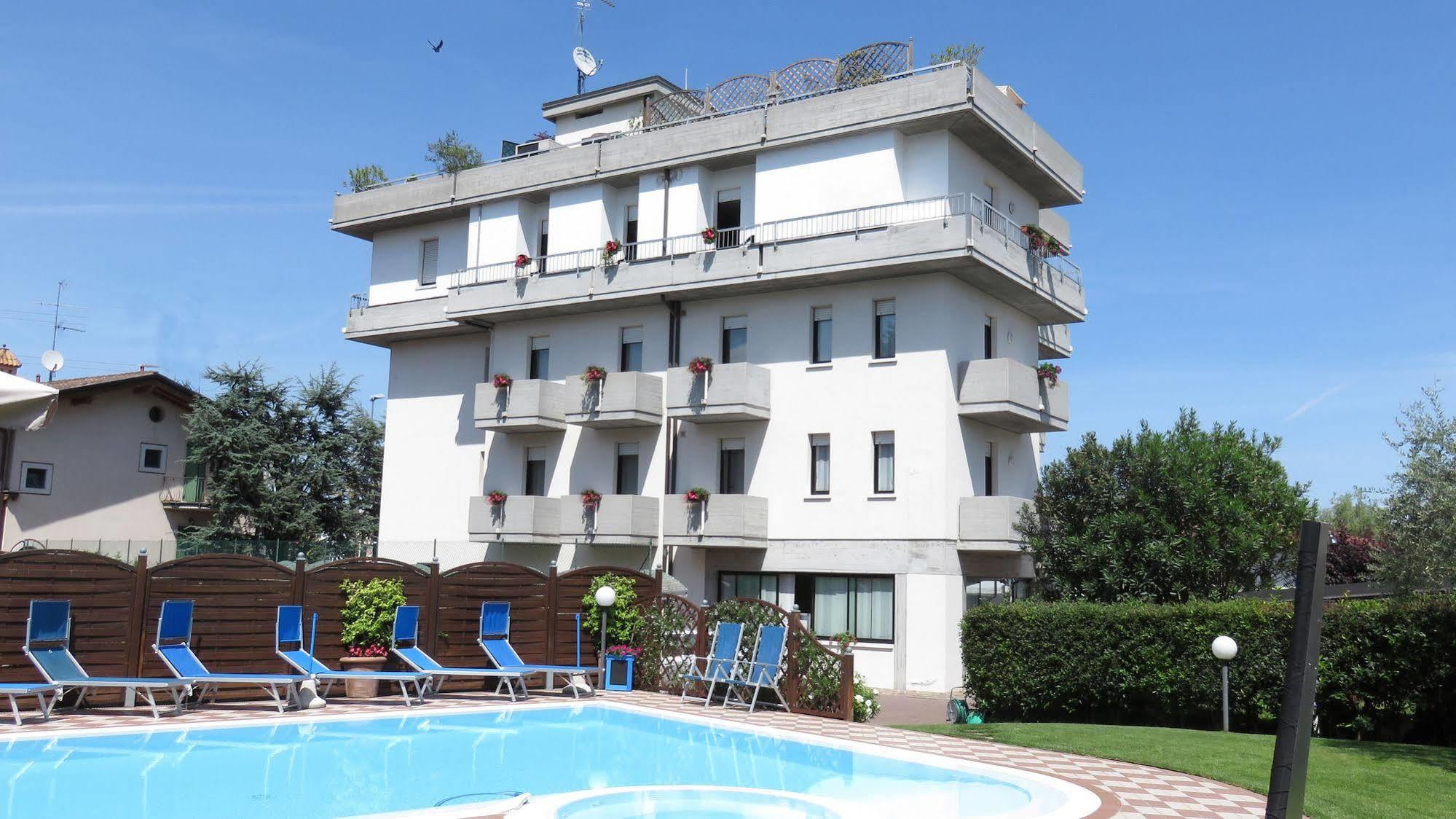 Albergo Al Cacciatore Desenzano del Garda Exterior photo