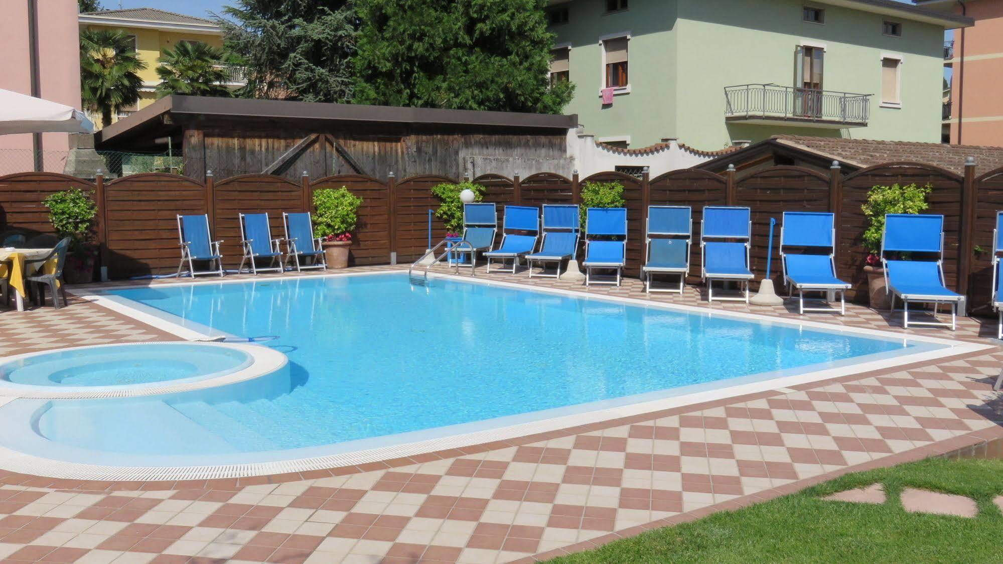 Albergo Al Cacciatore Desenzano del Garda Exterior photo