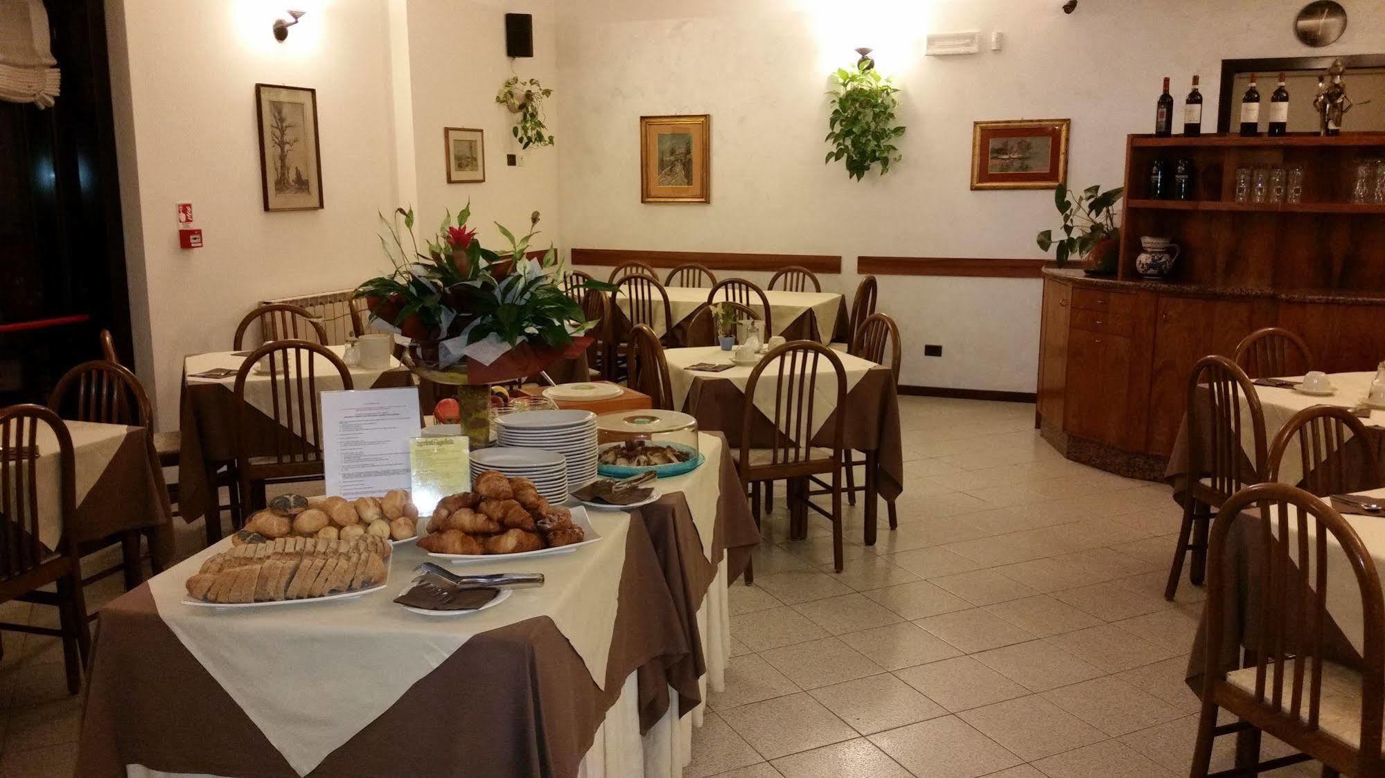 Albergo Al Cacciatore Desenzano del Garda Exterior photo