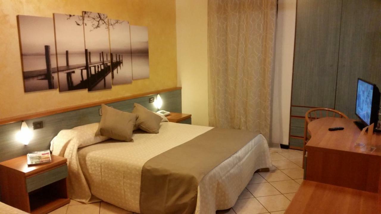 Albergo Al Cacciatore Desenzano del Garda Exterior photo