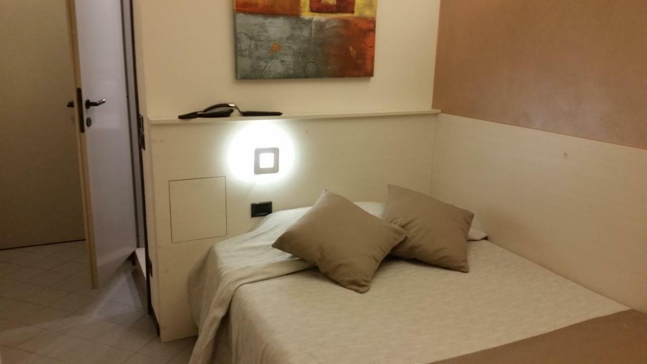 Albergo Al Cacciatore Desenzano del Garda Exterior photo