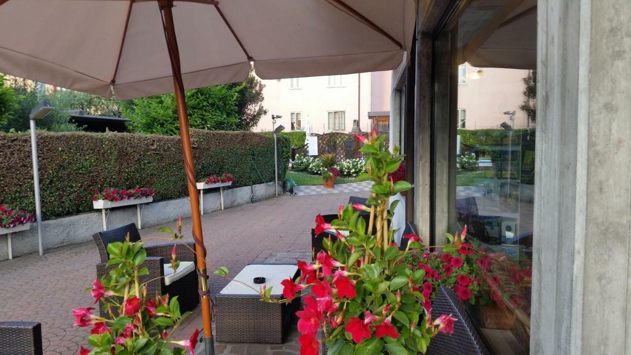 Albergo Al Cacciatore Desenzano del Garda Exterior photo