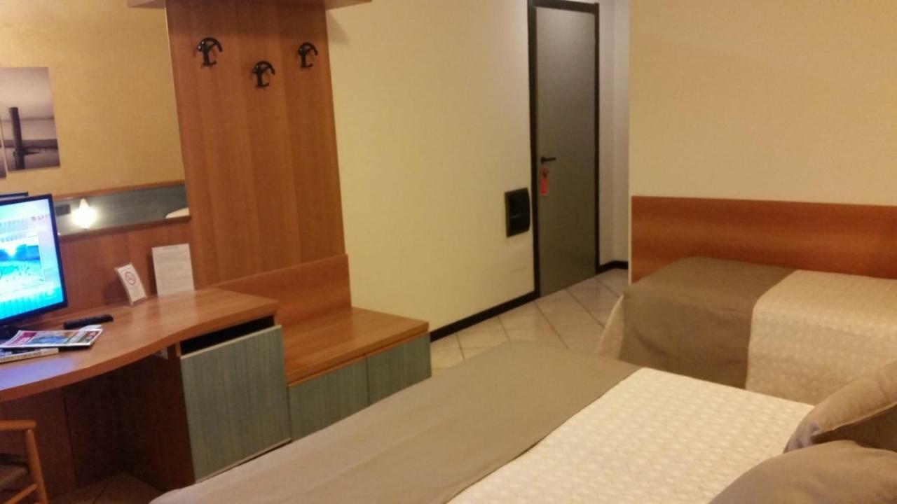 Albergo Al Cacciatore Desenzano del Garda Exterior photo
